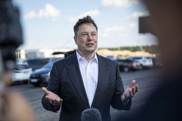 Elon Musk "đe doạ" vị trí người đàn ông giàu nhất thế giới của Jeff Bezos