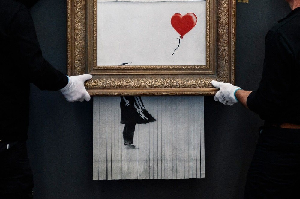 Tác phẩm nghệ thuật “xén giấy” được bán với giá hơn 500 tỷ đồng