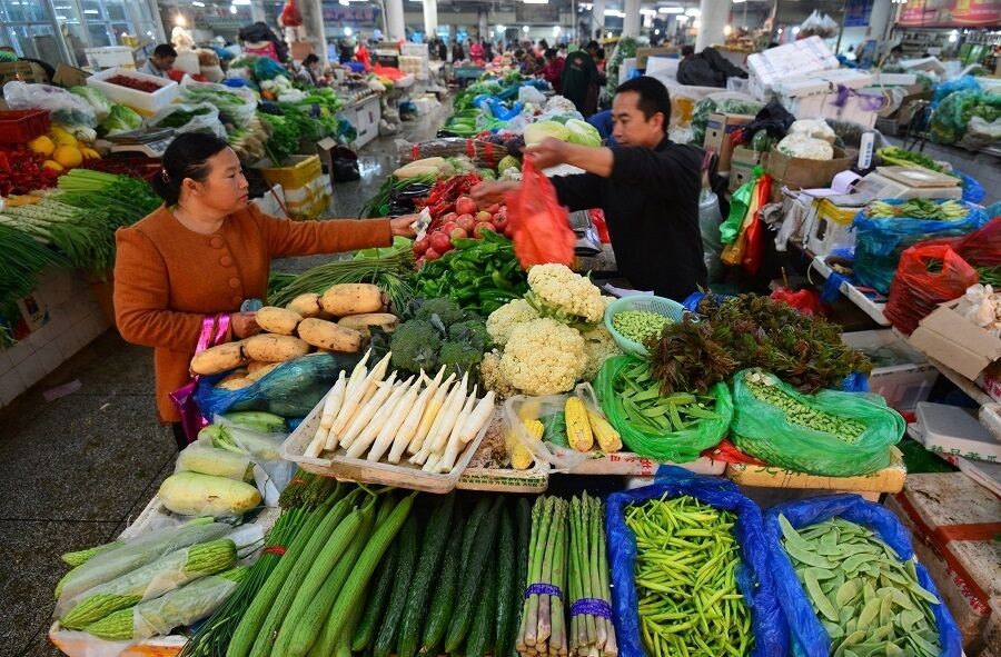 Trung Quốc: Giá rau củ còn cao hơn thịt lợn khiến người tiêu dùng “khủng hoảng”
