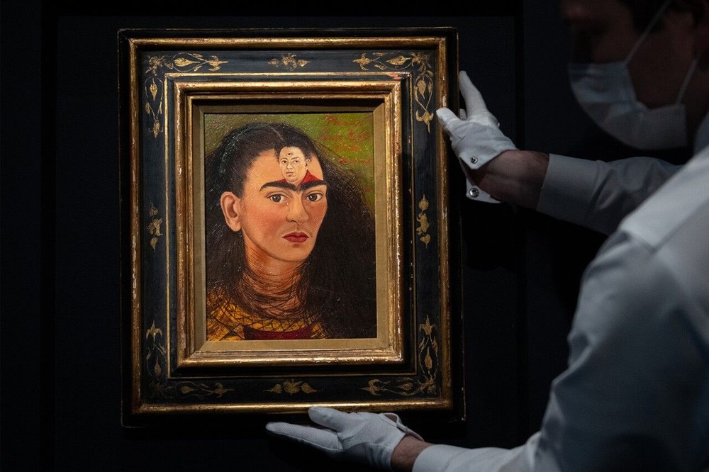 Bức tự hoạ của Frida Kahlo phá vỡ các kỷ lục đấu giá