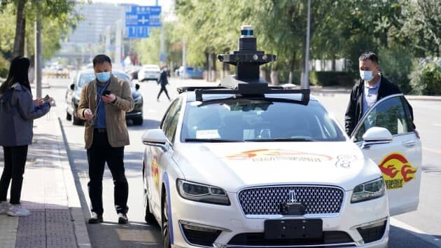 Baidu khởi động robotaxi thu phí sau khi được chấp thuận của chính quyền Bắc Kinh