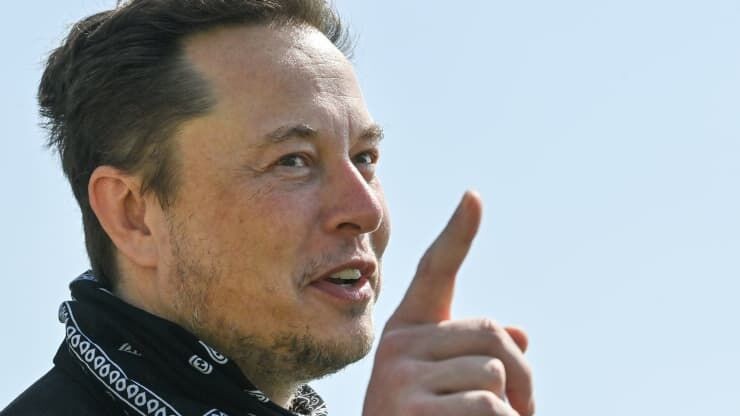 Đối mặt với hóa đơn thuế trị giá 15 tỷ USD, Elon Musk “vội vã” bán cổ phần Tesla?