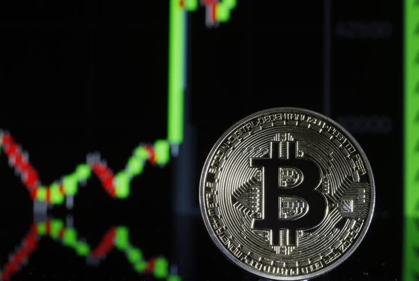 Bitcoin cán mốc 50.000 USD, các công ty lớn tham gia vào “đường đua” tiền điện tử