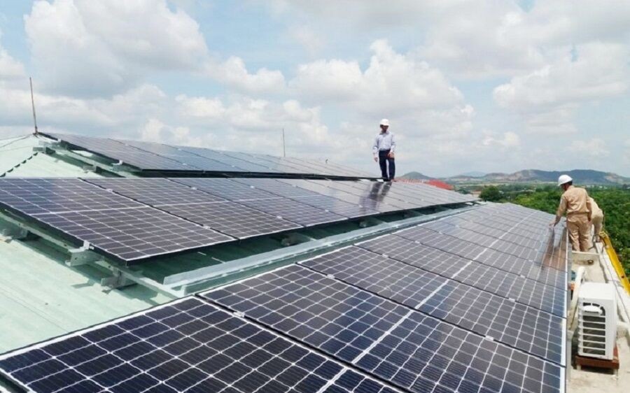 Thủ tướng chỉ đạo rà soát các vấn đề liên quan đến phát triển điện mặt trời