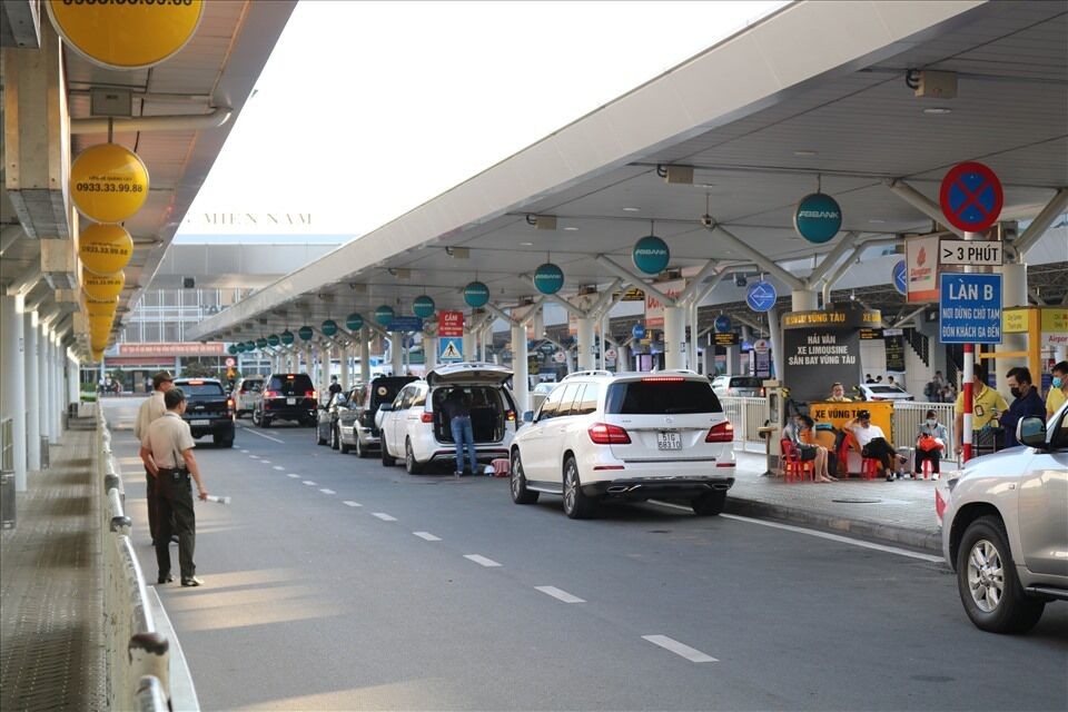Sân bay quốc tế Tân Sơn Nhất sẽ mở thêm làm đón trả khách cho taxi công nghệ
