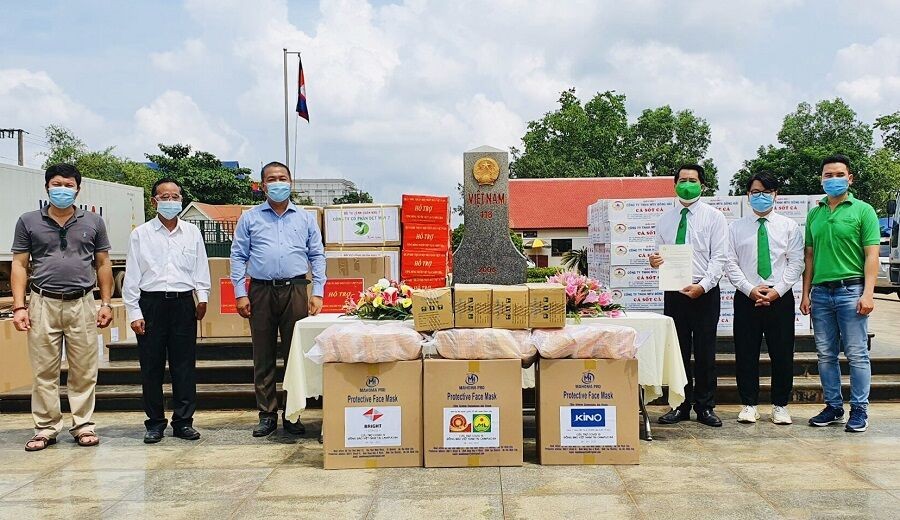 Tập đoàn Mai Linh hỗ trợ lương thực và thiết bị y tế cho kiều bào Campuchia