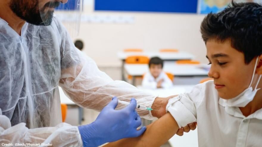 FDA cấp phép sử dụng vắc xin Pfizer-BioNTech cho trẻ em từ 12 - 15 tuổi
