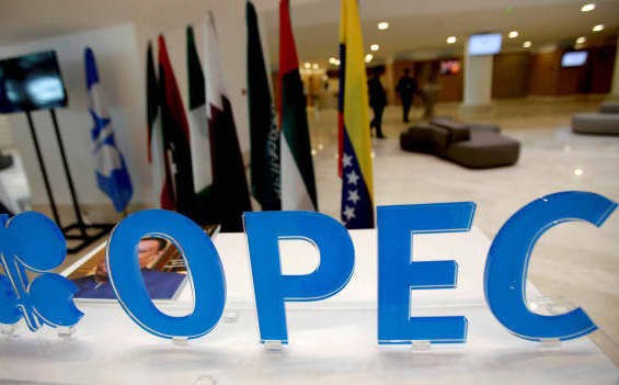 OPEC đạt được thỏa hiệp về sản lượng dầu sau tranh chấp với UAE