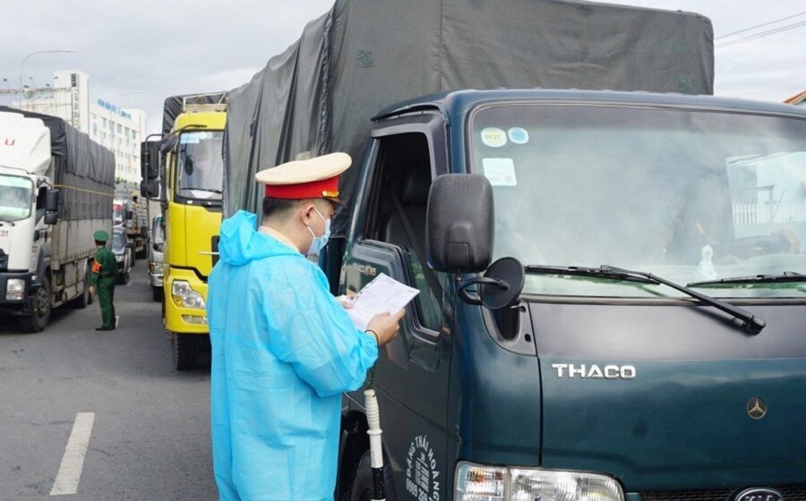 Phó Thủ tướng: Không kiểm tra xe chở hàng thiết yếu phục vụ vùng có dịch Covid-19