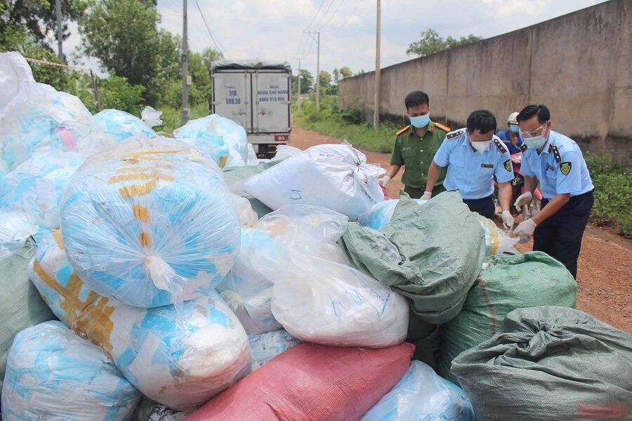 Đồng Nai: Hơn 1 tấn khẩu trang lỗi được tái chế nhằm tung ra thị trường kiếm lời