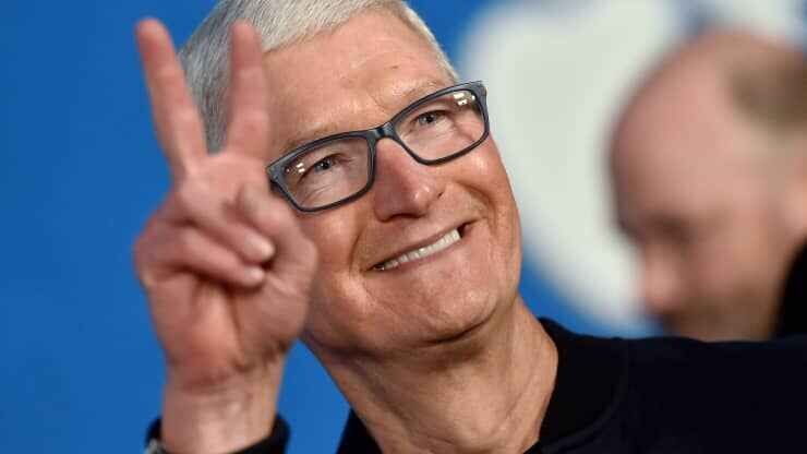 CEO Tim Cook nhận hơn 5 triệu cổ phiếu Apple trị giá 750 triệu USD