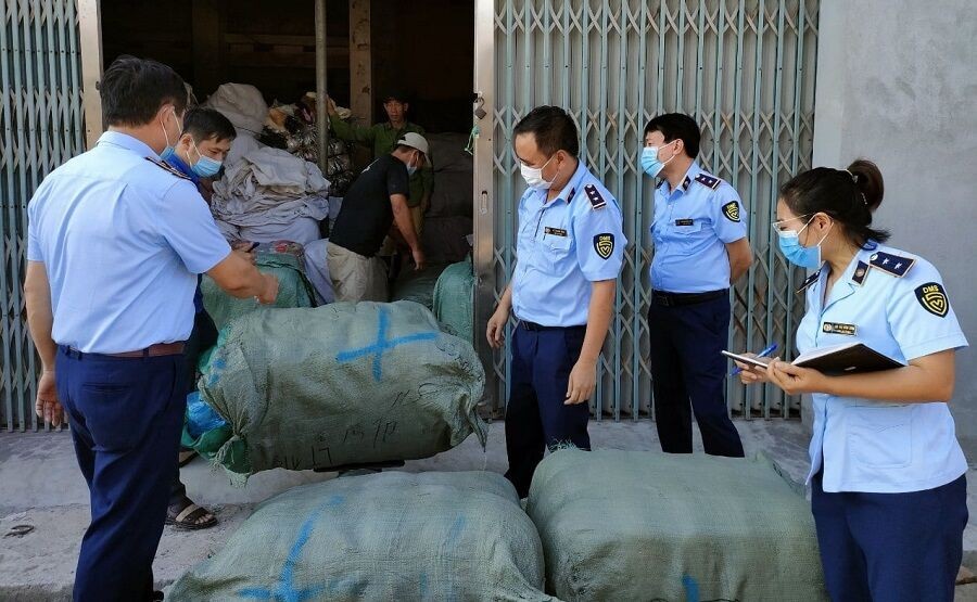 Thái Bình: Phát hiện và tạm giữ trên 800kg hàng dệt may đã qua sử dụng