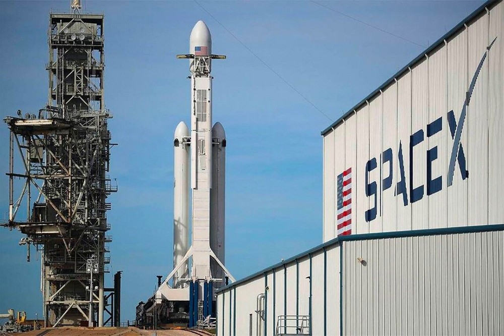SpaceX giành được hợp đồng trị giá 100 triệu USD để phát triển tên lửa giao hàng "siêu cấp"