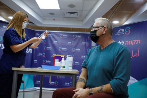 Israel tiêm mũi 4 vaccine Covid-19 cho người trên 60 tuổi