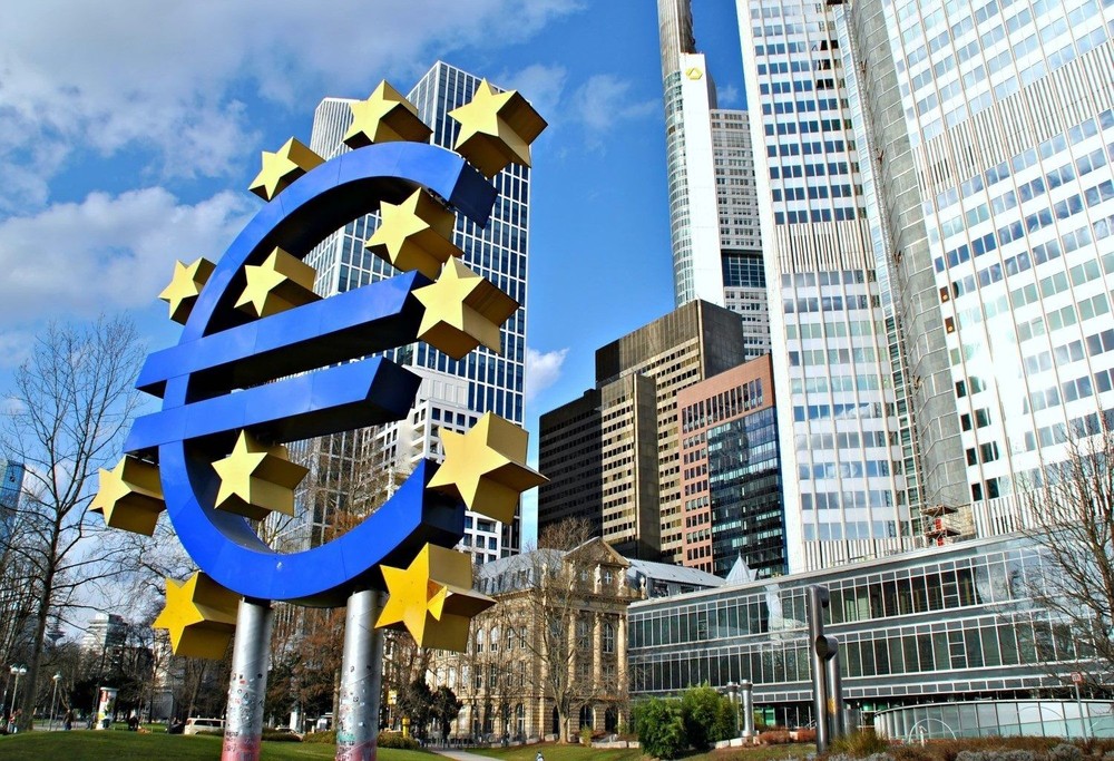 ECB thay đổi chính sách, mở ra khả năng tăng lãi suất trong 2022