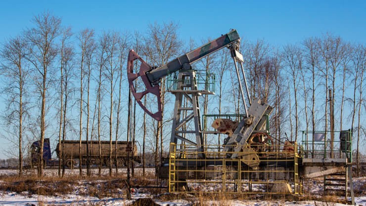 Giá dầu tăng mạnh khi Nga nhận thêm lệnh trừng phạt từ Mỹ