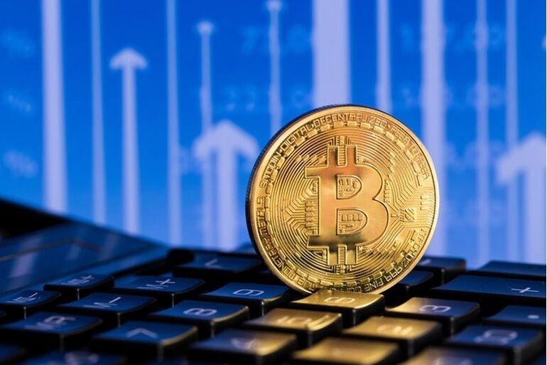 Bitcoin tăng mạnh, tiến sát mốc 45.000 USD phiên cuối tuần