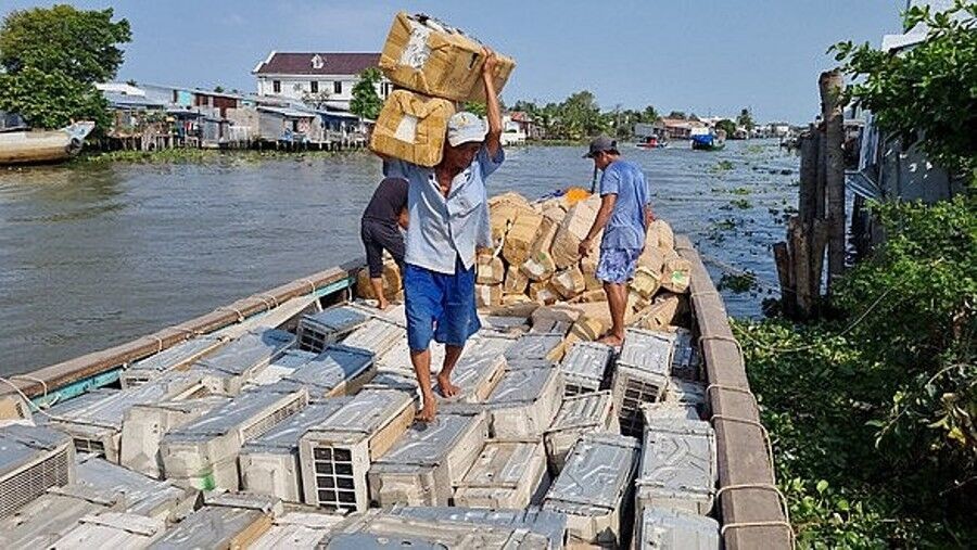 Tạm giữ hình sự 3 đối tượng vận chuyện hàng trăm bộ thiết bị điện lạnh trái phép từ Campuchia về Việt Nam
