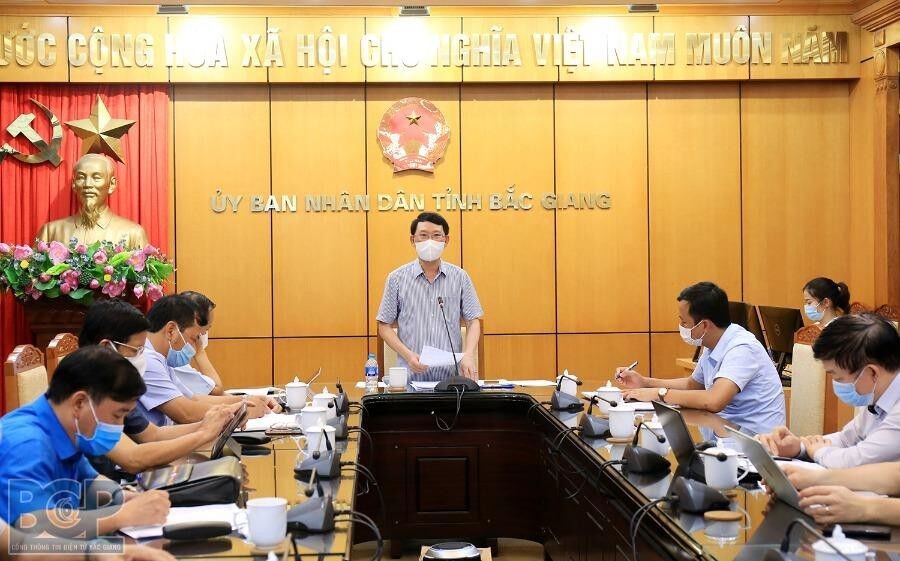 Bắc Giang tạm đóng cửa 4 KCN, cách ly toàn bộ huyện Việt Yên