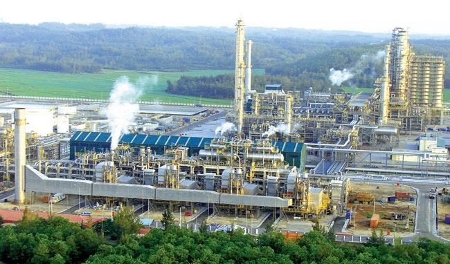 Bộ Công thương: Nhà máy lọc dầu Dung Quất và Nghi Sơn phải tăng sản xuất xăng!
