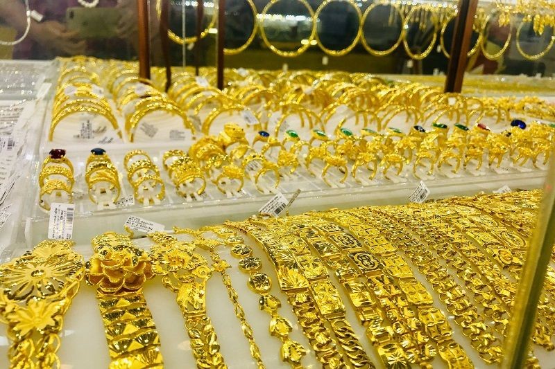 Giá vàng ngày 6/10: Vàng vẫn trụ vững ở mức 1.700 USD/ounce