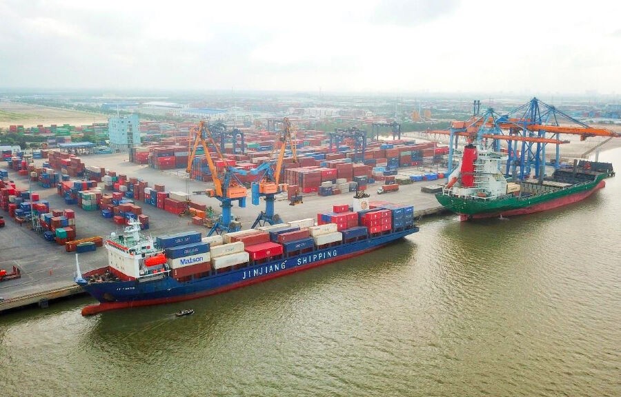 Vì sao Bộ Tài chính muốn TP. HCM xem xét lại việc thu phí hạ tầng cảng biển?