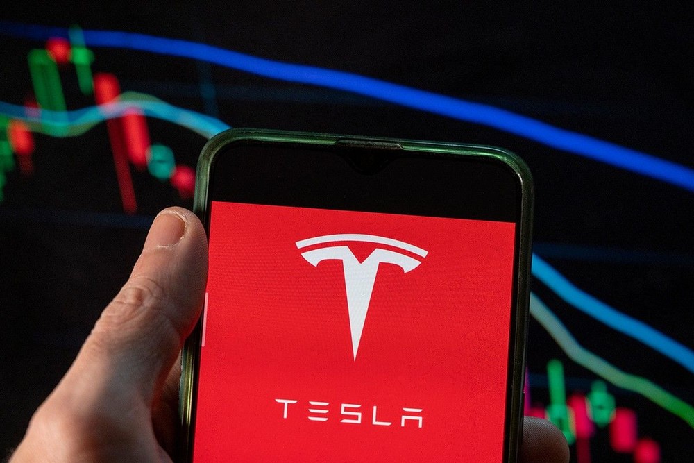 Tesla nộp đơn xin chia tách cổ phiếu 3:1 để "thiết lập lại" giá cổ phiếu