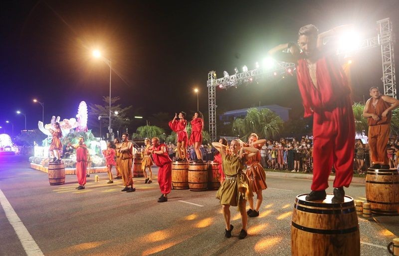 Đà Nẵng: Rực rỡ sắc màu Carnival đường phố Sun Fest