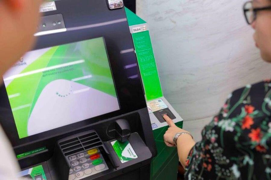Vietcombank cho phép sử dụng CCCD để rút tiền tại 2 máy ATM