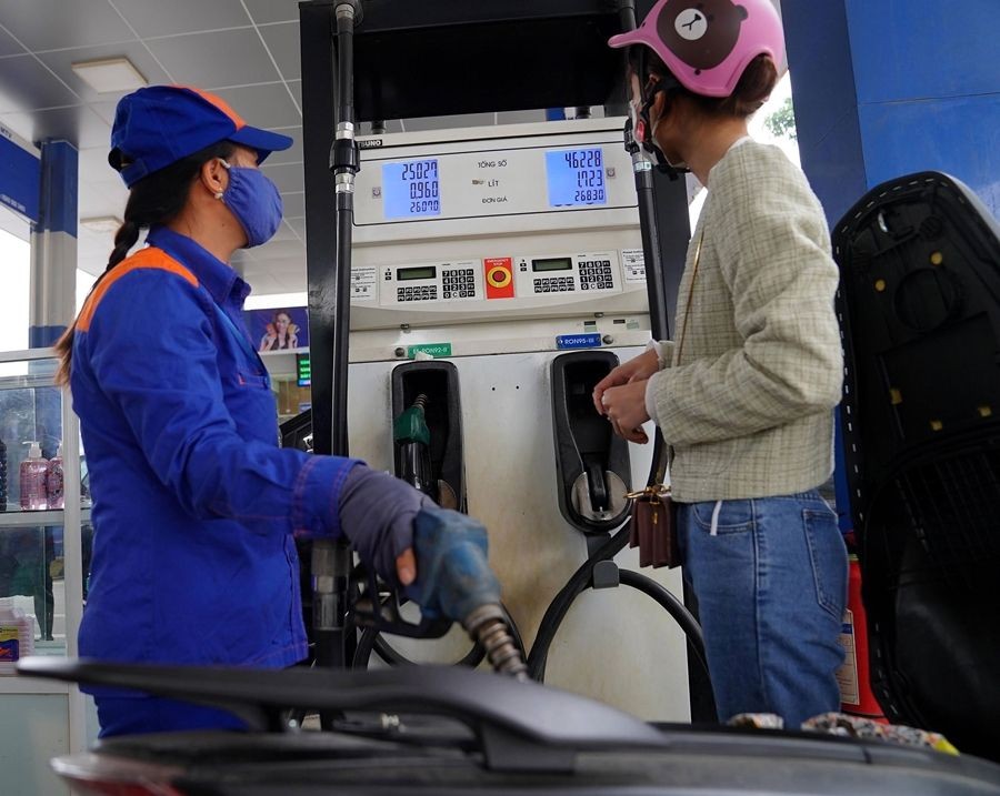 Giá xăng dầu có thể giảm mạnh đầu tuần tới