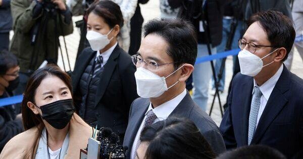 "Thái tử" Samsung Lee Jae Yong được ân xá nhờ "truyền thống pháp lý"