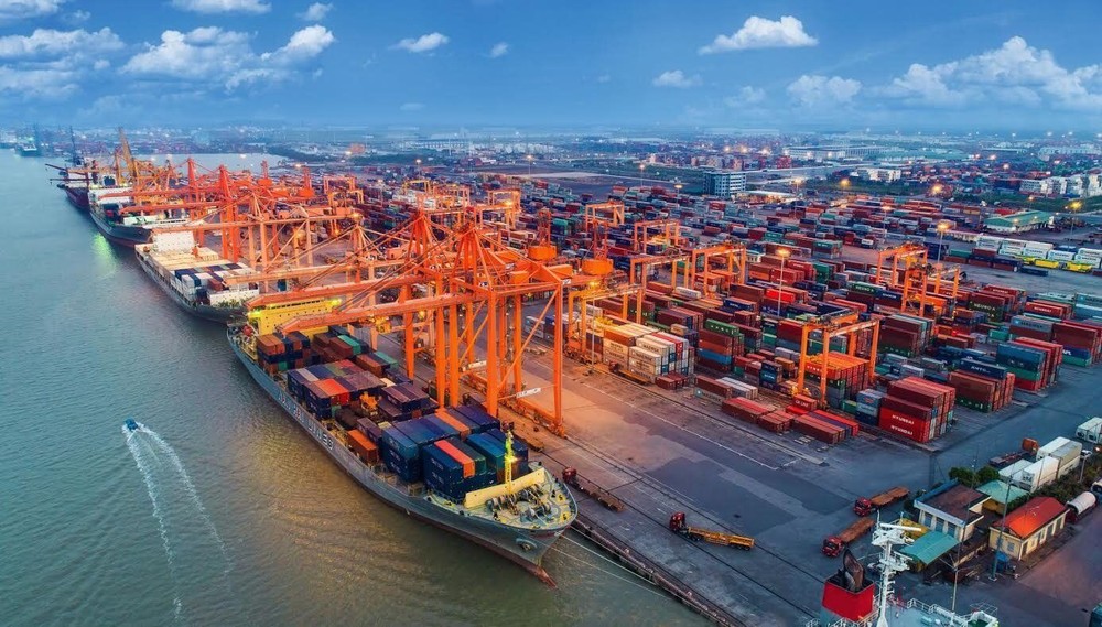 Việt Nam nhập khẩu từ Trung Quốc hơn 82 tỷ USD trong tám tháng