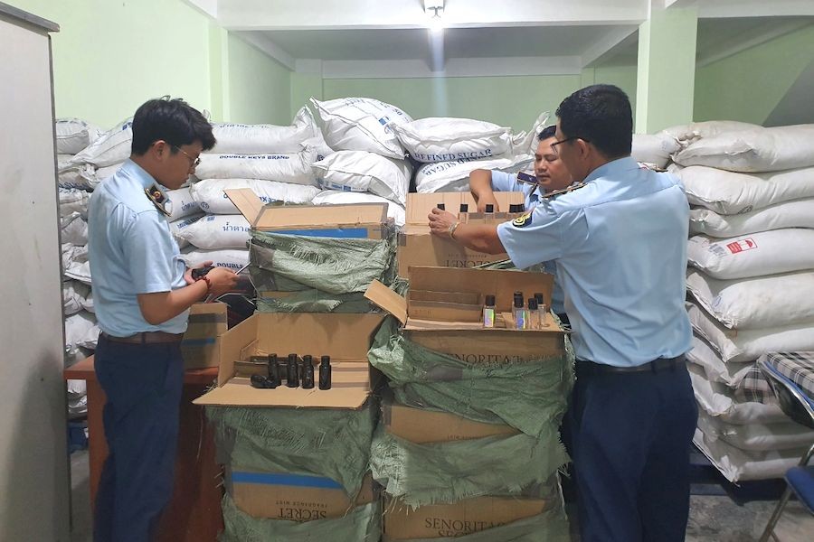 Phú Yên tạm giữ 3.200 chai nước hoa và nhiều loại hàng hoá có dấu hiệu vi phạm