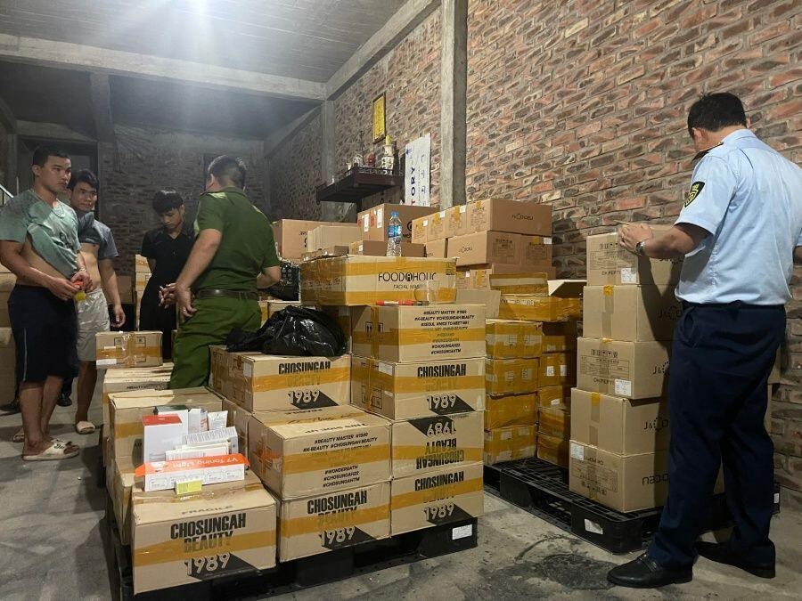 Phát hiện kho hàng 41.500 sản phẩm mỹ phẩm Hàn Quốc có dấu hiệu nhập lậu tại Bắc Ninh