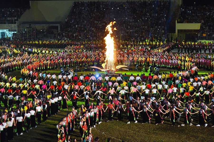 Hơn 2.000 người tham gia màn đại xoè Thái dịp đón bằng công nhận của UNESCO