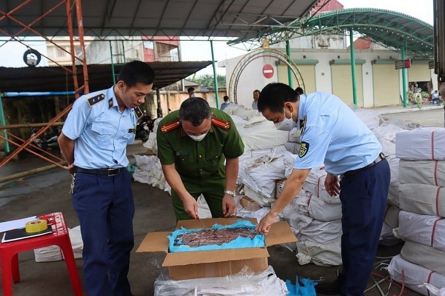 Lạng Sơn bắt giữ vụ vận chuyển 86,3 tấn thực phẩm đông lạnh không rõ nguồn gốc