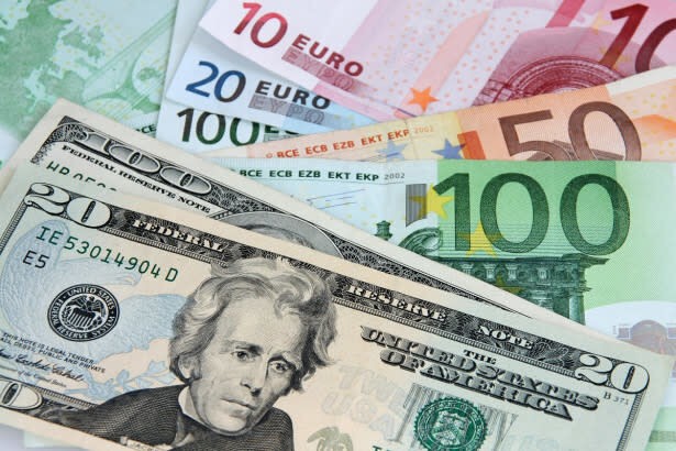 Tỷ giá Euro xuống đáy thấp nhất trong 20 năm so với USD