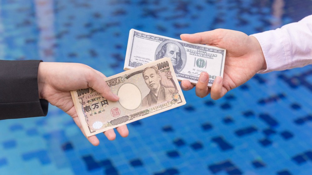 Đồng yen trượt giá mạnh khiến Nhật Bản phải can thiệp vào thị trường tiền tệ