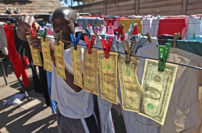 “Vá tiền” trở thành nghề hot ở Zimbabwe