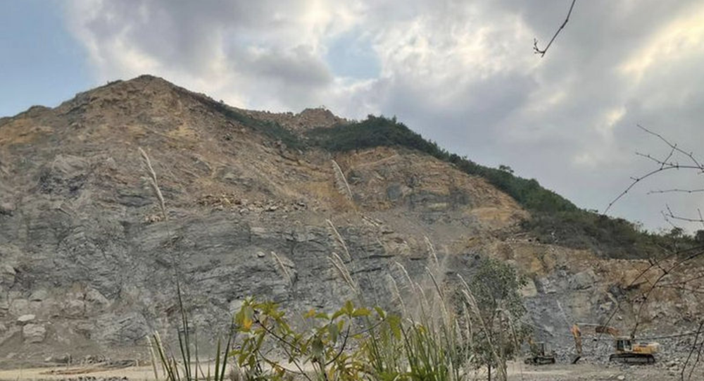 Công ty Quỳnh Giang bị phạt vì khai thác khoáng sản lấn chiếm vượt ranh giới