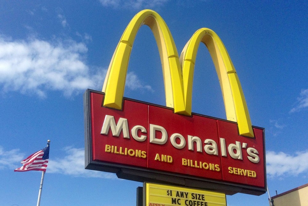 McDonald's đuổi việc CEO có quan hệ bất chính với nhân viên