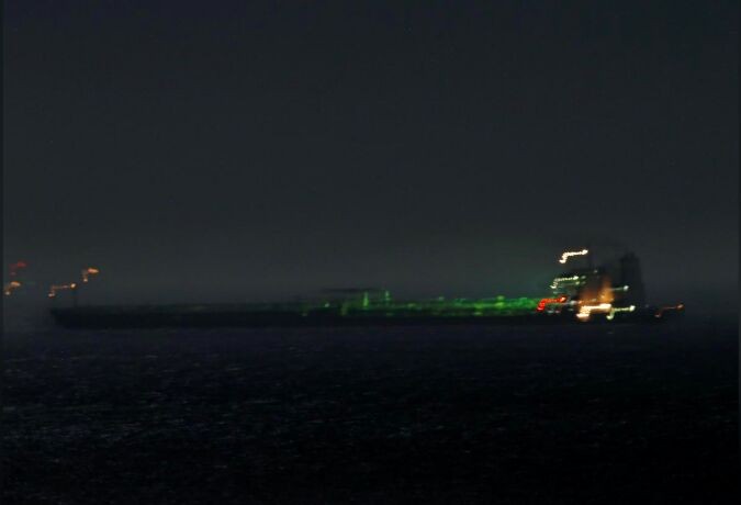 Dùng chiêu "Kim thiền thoát xác", tàu chở dầu của Iran rời Gibraltar trong đêm