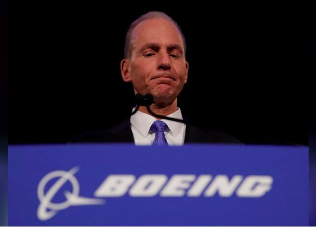 Boeing sa thải CEO Dennis Muilenburg: Khôi phục lòng tin sau 737 MAX?