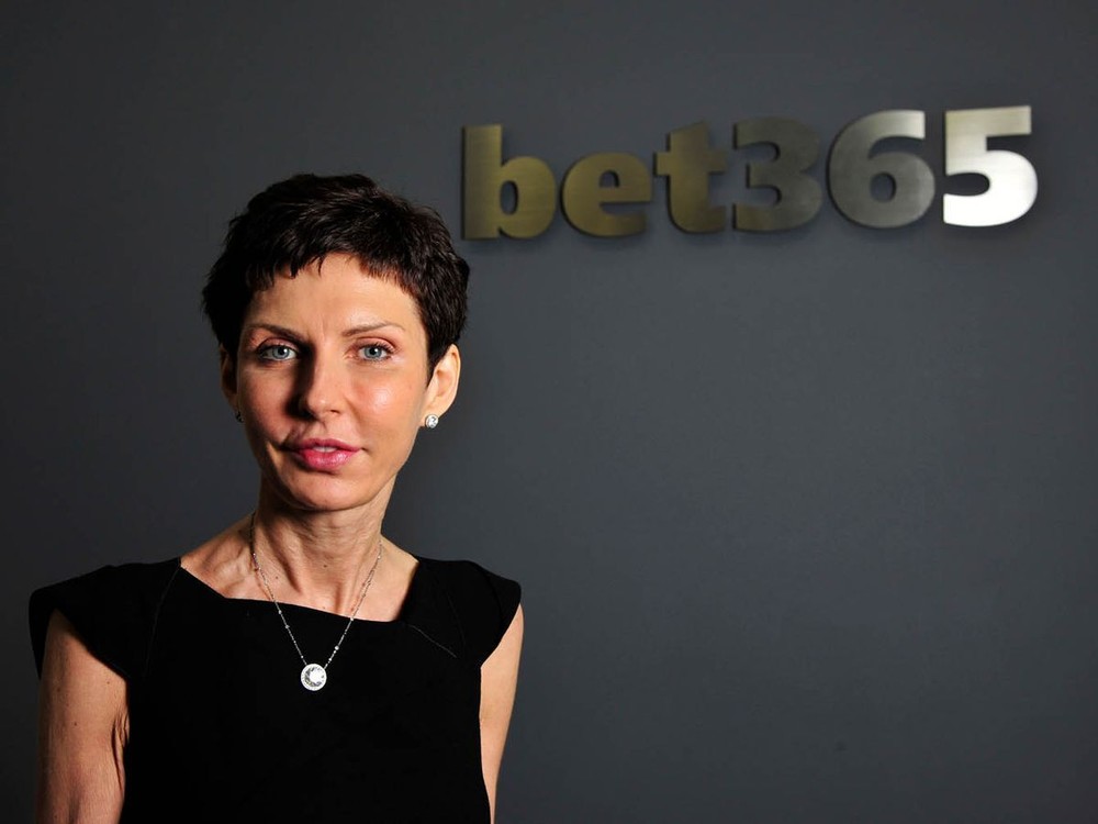 Nữ CEO “cờ bạc” phá kỷ lục mức lương cao nhất nước Anh