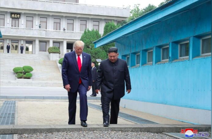 TT Donald Trump tới Triều Tiên là "một trong những ngày tồi tệ nhất trong lịch sử ngoại giao của Mỹ"