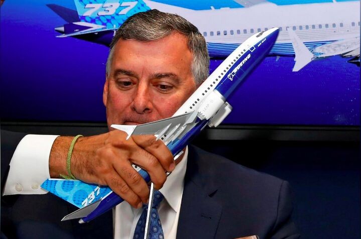 Khủng hoảng Boeing 737 MAX, một giám giám đốc điều hành cấp cao của Boeing trả giá