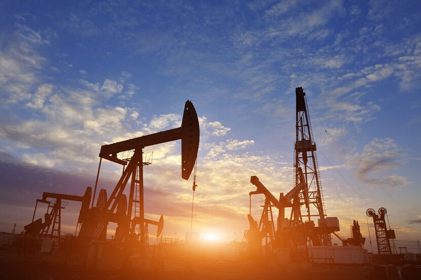 Giá dầu tăng vọt 10% sau các cuộc tấn công vào cơ sở khai thác dầu của Ả Rập Saudi