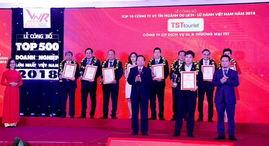 TST tourist được vinh danh Top 10 công ty du lịch, lữ hành uy tín năm 2018