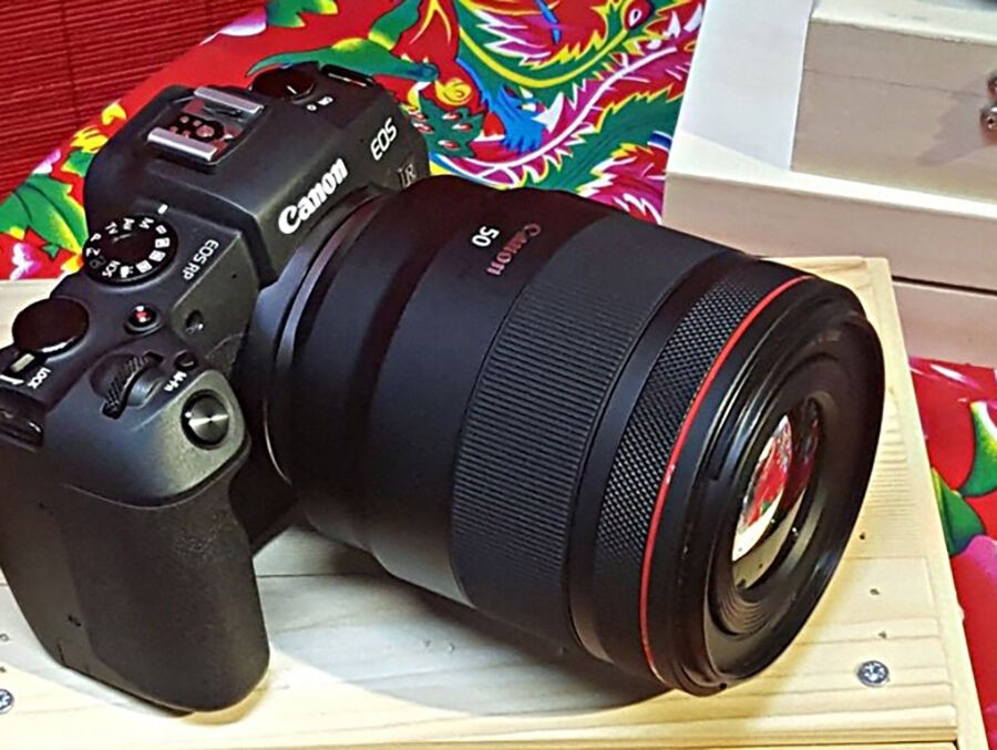 Canon trình làng máy ảnh EOS RP với giá gần 40 triệu đồng
