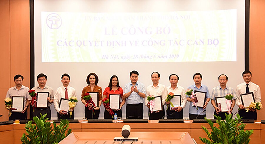 Chủ tịch Hà Nội bổ nhiệm nhiều nhân sự mới